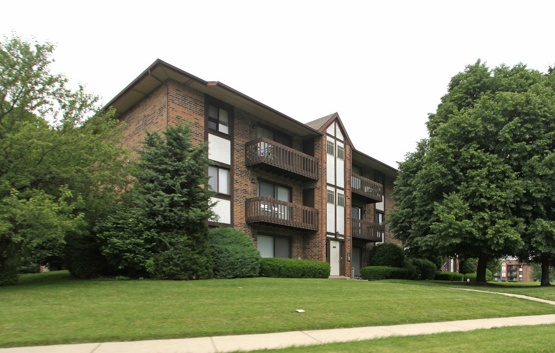 Jefferson West Condominiums in Naperville, IL - Building Photo