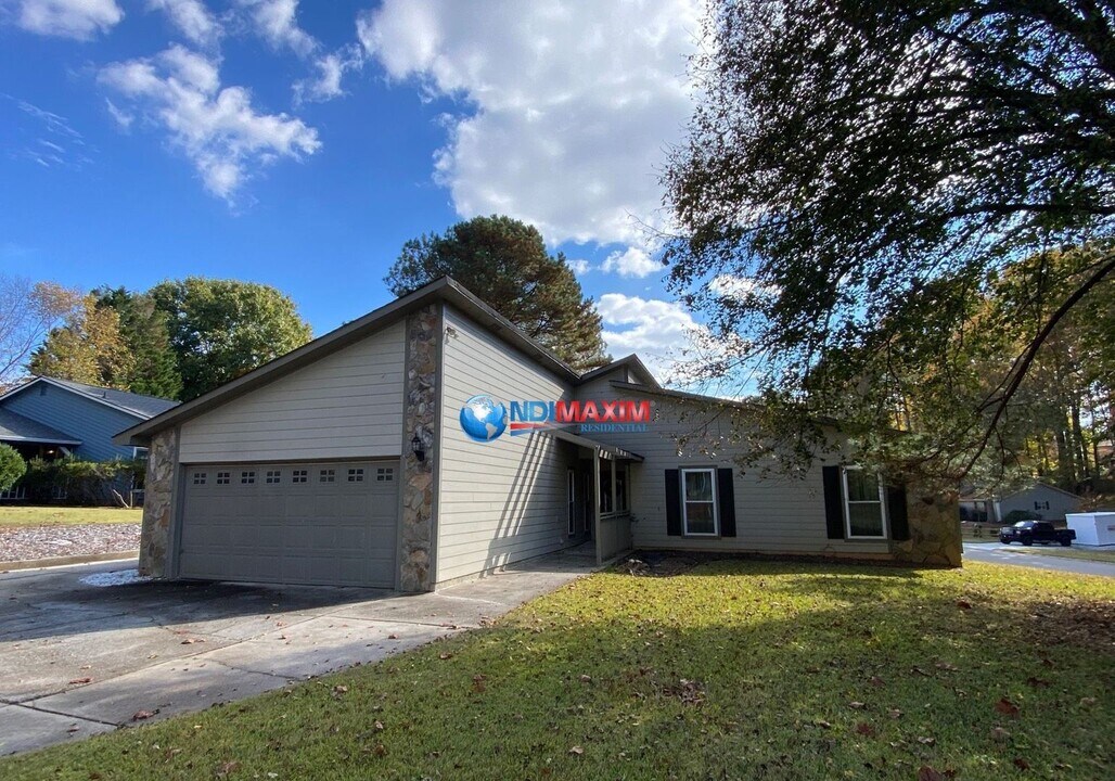 4475 Springfield Dr in Norcross, GA - Building Photo