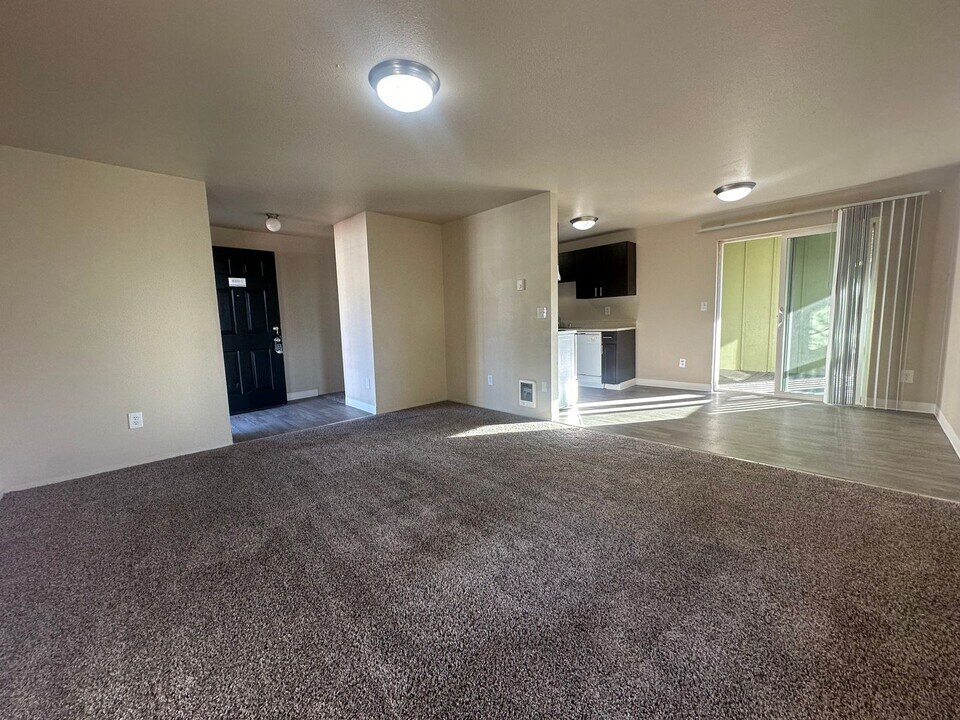 8112 29th Ave Ct S in Lakewood, WA - Building Photo