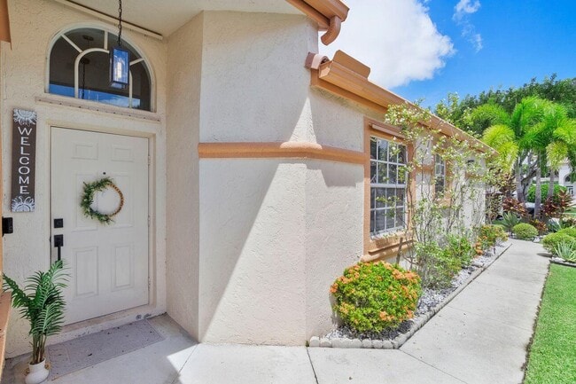 7654 Rockport Cir in Greenacres, FL - Building Photo - Building Photo