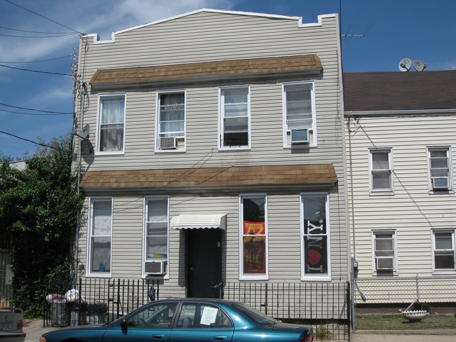 307 Devoe St in Brooklyn, NY - Building Photo - Building Photo