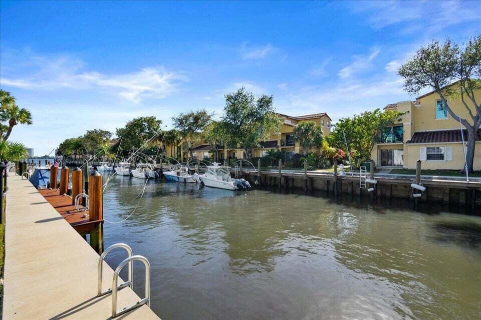 128 Lehane Terrace in North Palm Beach, FL - Building Photo