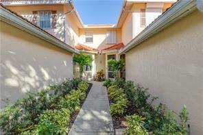 300 Robin Hood Cir-Unit -102 in Naples, FL - Building Photo - Building Photo