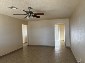 1722 S 48th Way in Yuma, AZ - Foto de edificio - Building Photo