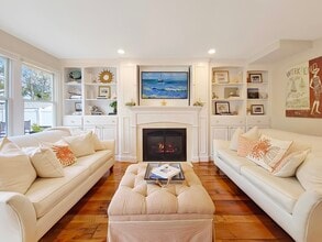 111 Shore Dr in Mashpee, MA - Building Photo - Building Photo