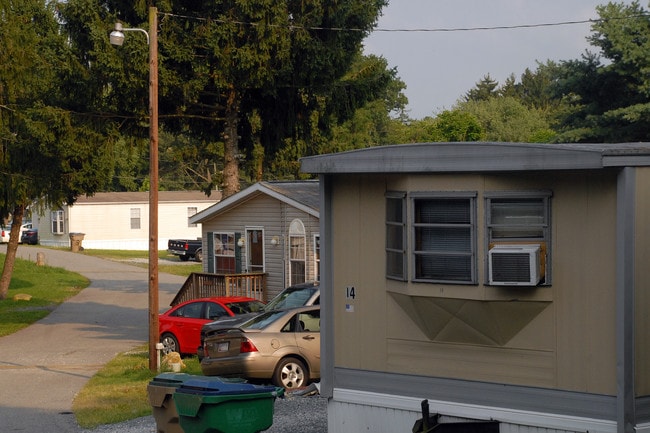 Whispering Pines Moblie Home Park in Elkton, MD - Foto de edificio - Building Photo