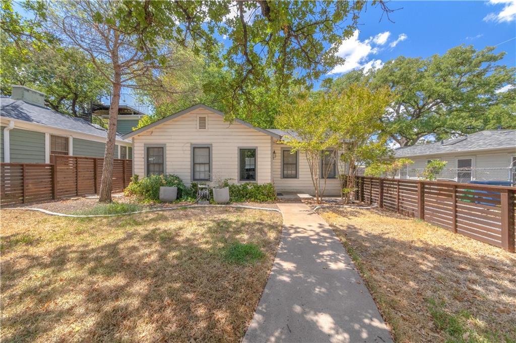 1809 Palma Plaza in Austin, TX - Building Photo