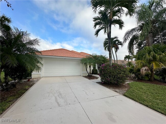 10635 Longshore Way E in Naples, FL - Building Photo - Building Photo