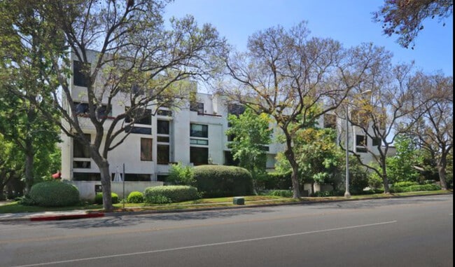 property at 500 E Del Mar Blvd
