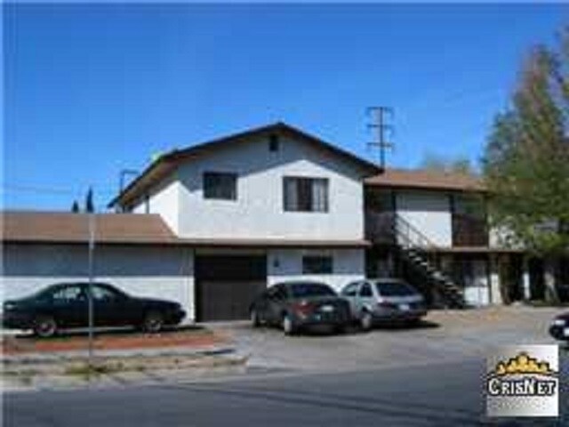 1011 W Avenue H12 in Lancaster, CA - Foto de edificio - Building Photo