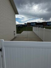 1102 E Sleepy Hollow Ln in Sandy, UT - Building Photo - Building Photo