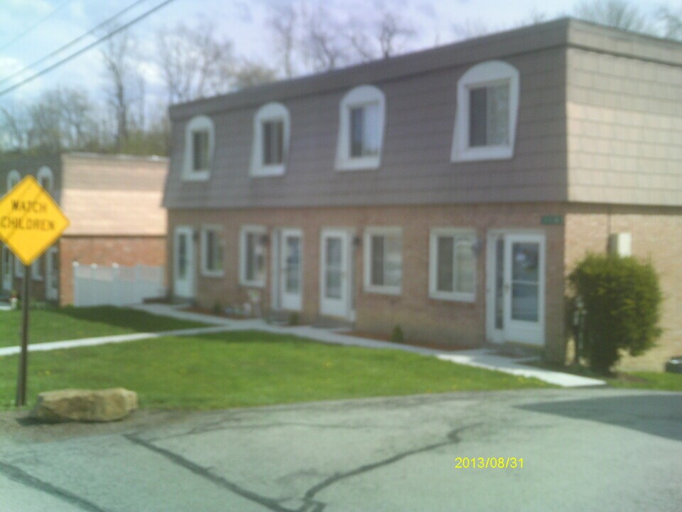 122 Hurst Dr, Unit 38 in Belle Vernon, PA - Building Photo