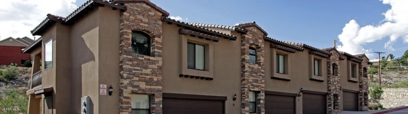 5501 N Stanton St in El Paso, TX - Building Photo