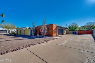 1055 W Indian Hills Pl in Phoenix, AZ - Building Photo - Building Photo