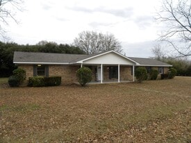 145 Madison Dr in Atmore, AL - Building Photo