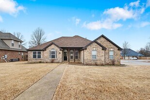 400 Lyndal Ln in Bentonville, AR - Building Photo