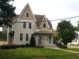 1045 Marquette St in La Salle, IL - Building Photo