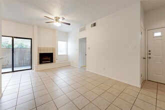 9100 Mountain Ridge Dr in Austin, TX - Building Photo - Building Photo