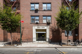 502-508 Hudson St in New York, NY - Foto de edificio - Building Photo