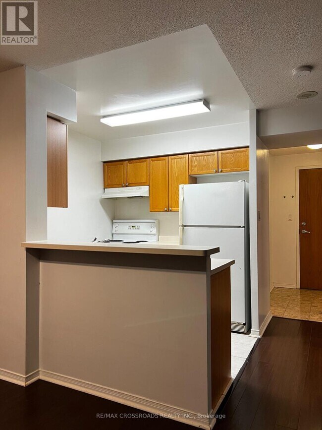 233 Beecroft Rd in Toronto, ON - Building Photo - Building Photo