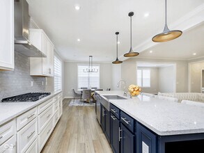 14755 Legacy Oaks Dr in Carmel, IN - Foto de edificio - Building Photo