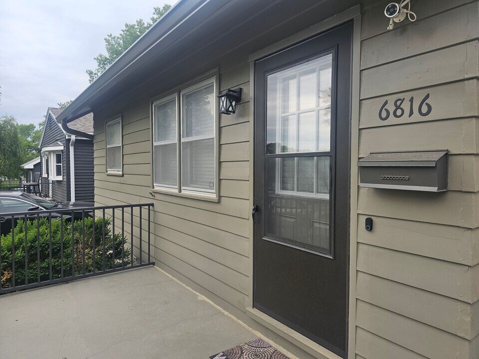 6816 Marcy St in Omaha, NE - Building Photo