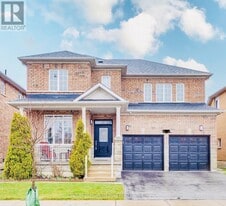 1123 Woodward Ave in Milton, ON - Building Photo