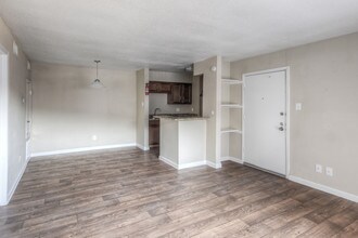 Heatherwood Apartments in Houston, TX - Building Photo - Building Photo