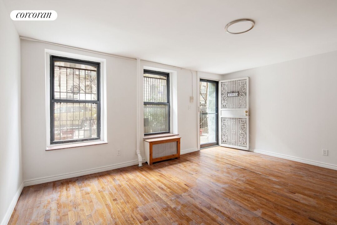 337 W 48th St in New York, NY - Building Photo