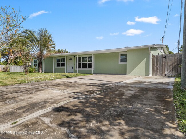 2125 Palm Ave in Indialantic, FL - Building Photo - Building Photo