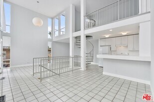 114 Fleet St in Marina Del Rey, CA - Building Photo