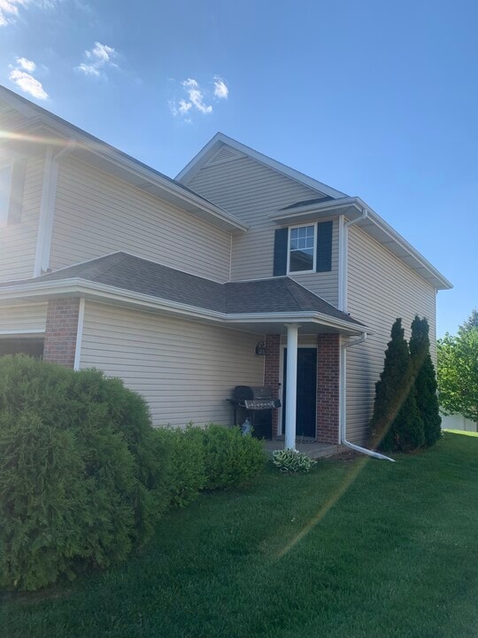 8944 Sicily Ln in Lincoln, NE - Building Photo