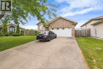 1081 Treverton Crescent in Windsor, ON - Building Photo - Building Photo
