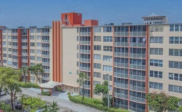 1780 NE 191st St, Unit 606-2 in North Miami Beach, FL - Building Photo - Building Photo