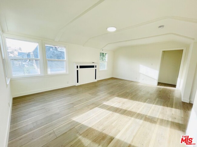 property at 122 N Hobart Blvd