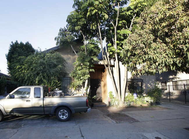 1007 Wilcox Ave in Los Angeles, CA - Foto de edificio - Building Photo