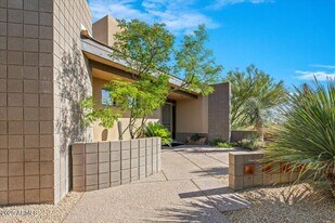 10507 E Fernwood Ln in Scottsdale, AZ - Building Photo