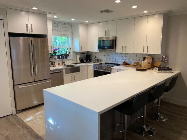 property at 1219 Solana Rd