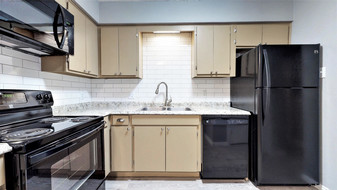 Diamond Villa Townhomes in Arlington, TX - Building Photo