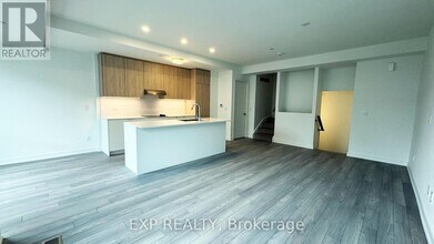 6-206 Red Squirrel Ln. in Richmond Hill, ON - Building Photo - Building Photo