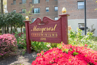 Marycrest Condominiums in Fort Lee, NJ - Building Photo - Building Photo