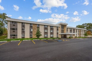 375 W Winchester Rd in Libertyville, IL - Building Photo