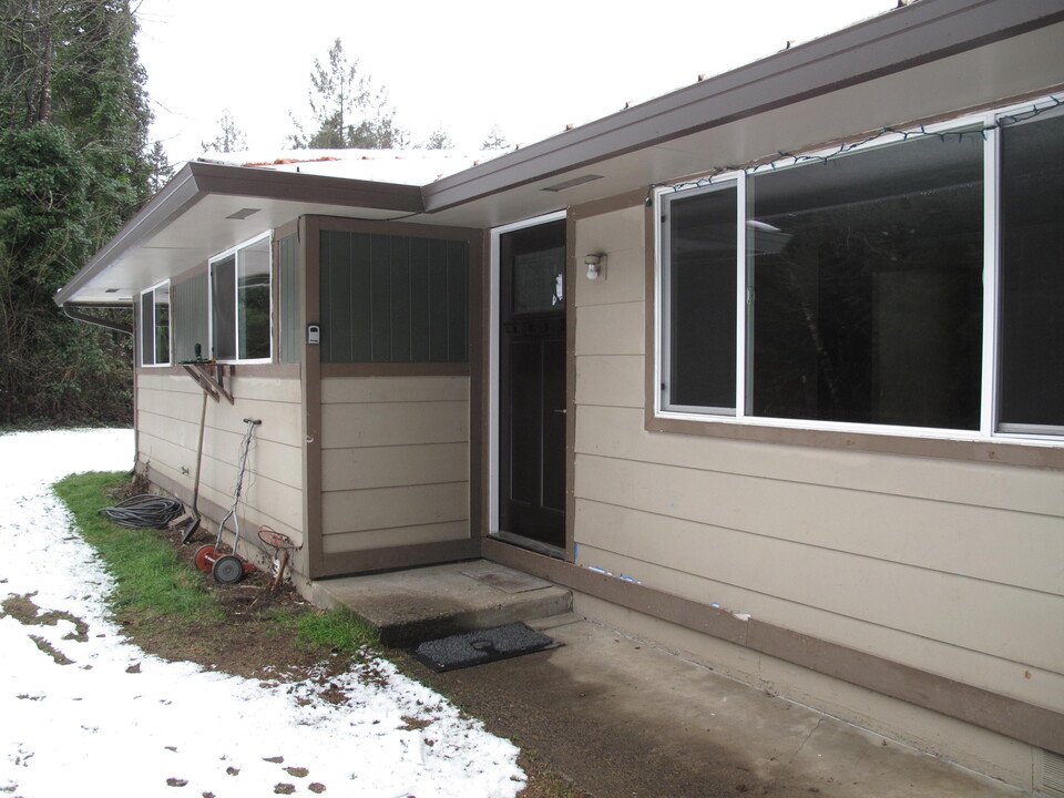 59655 US-26, Unit House duplex in Sandy, OR - Building Photo