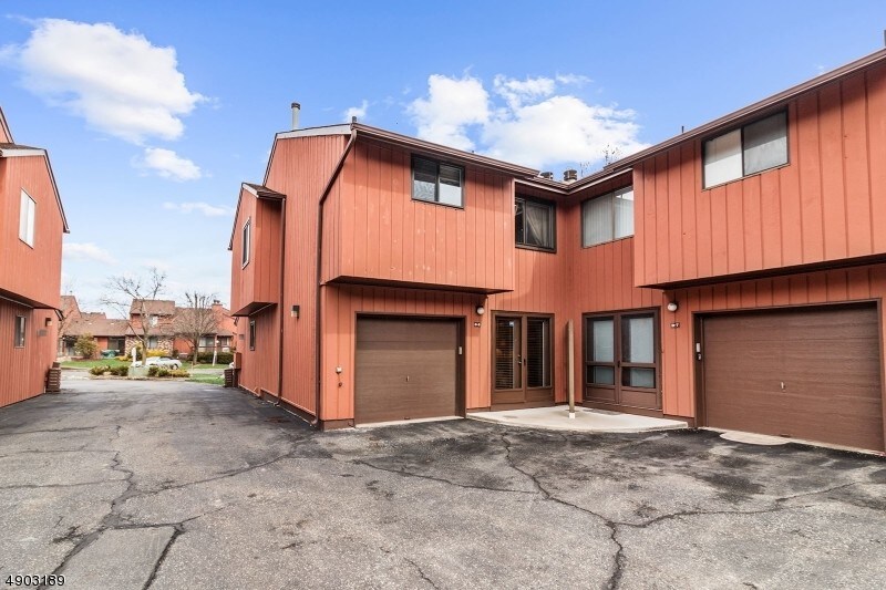 250 Ridgedale Ave in East Hanover, NJ - Building Photo