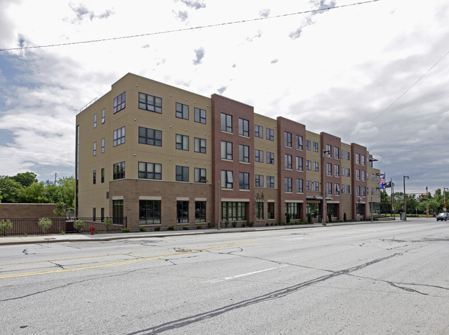 Veterans Manor in Milwaukee, WI - Foto de edificio - Building Photo