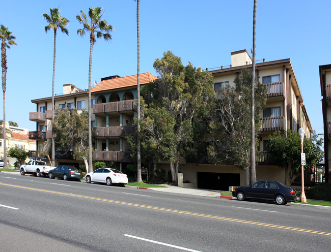 San Remos Apartment in Redondo Beach, CA - Building Photo - Building Photo