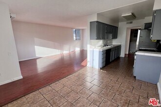 7442 Hazeltine Ave in Los Angeles, CA - Building Photo - Building Photo