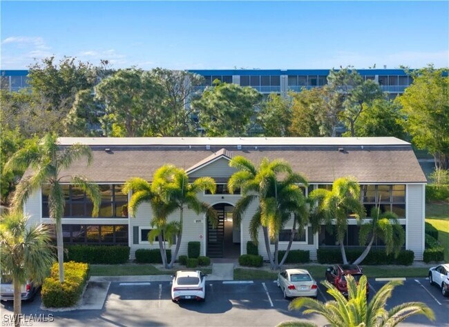 8171 S Woods Cir in Ft. Myers, FL - Building Photo - Building Photo