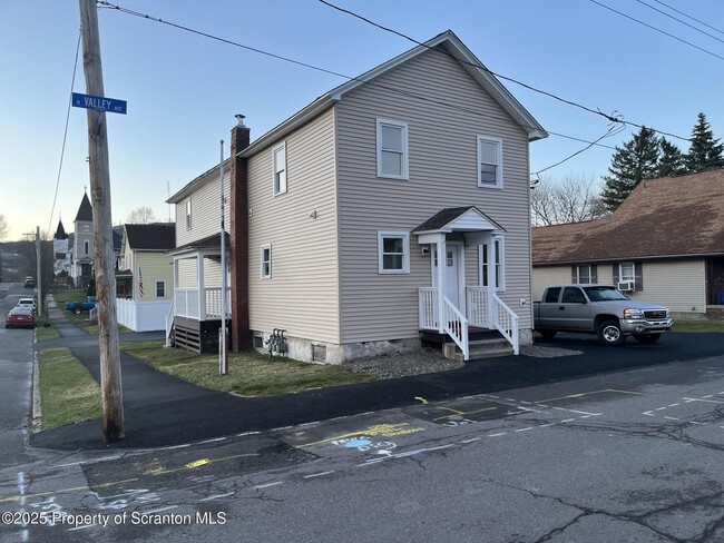 402 N Valley Ave in Olyphant, PA - Building Photo - Building Photo