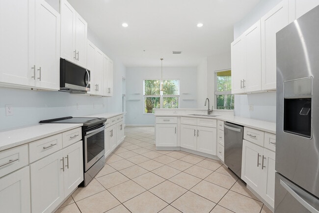 7820 Clemson St in Naples, FL - Building Photo - Building Photo